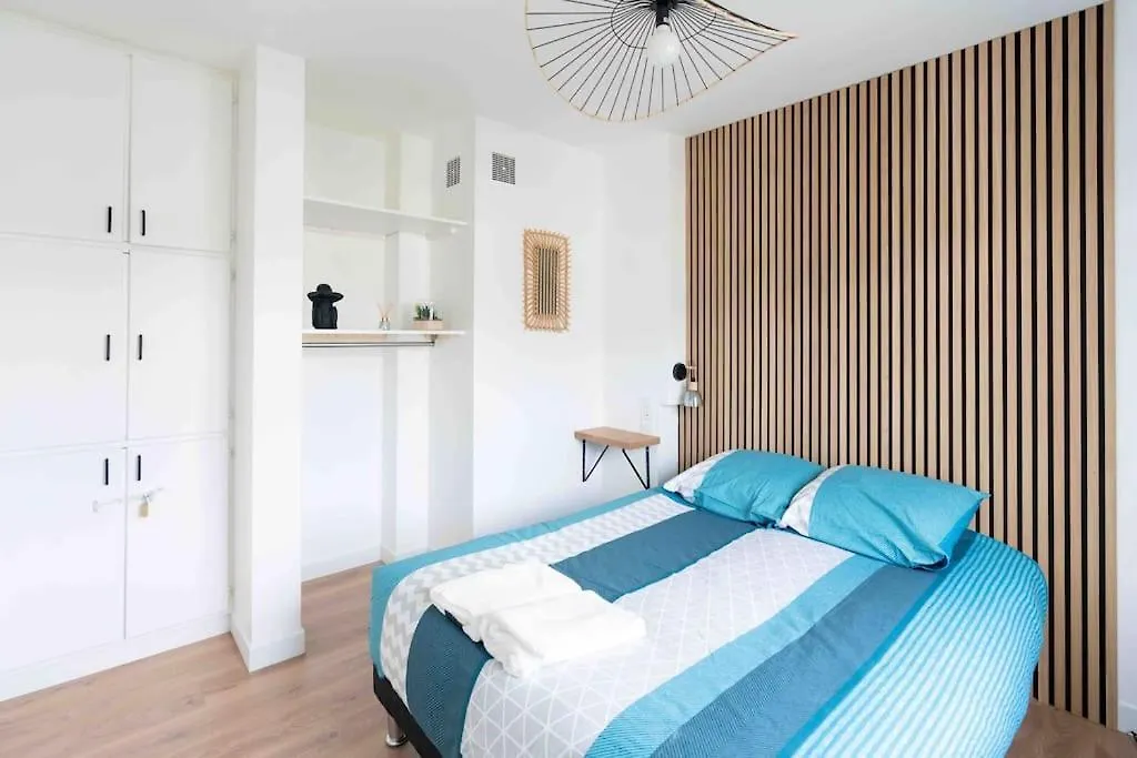 T2 Parking Gratuit Plus 2 Balcons Aix-les-Bains 0*,  France